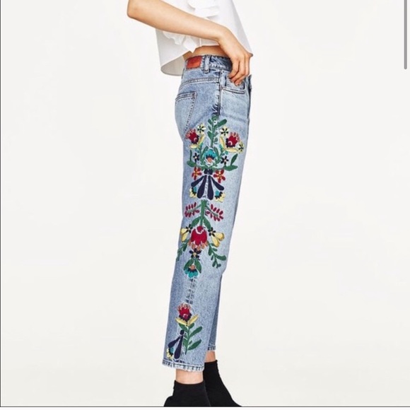 Zara Denim - Zara Basic Floral Embroidered Crop Light Wash Jean